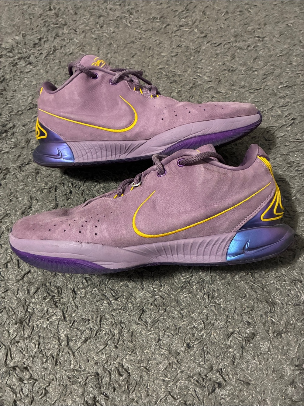 Nike LeBron 21